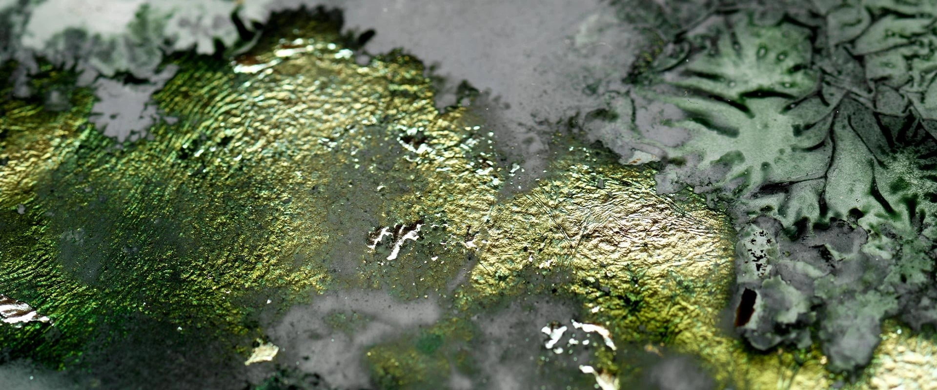 Green variegated leaf verre églomisé panel
