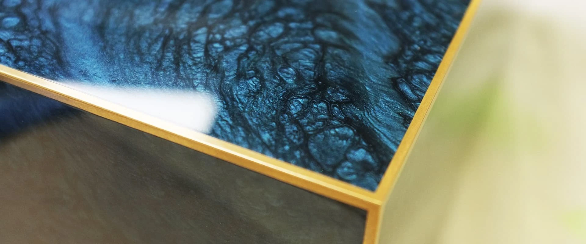 Blue lacquer panel with a liquid metal frame