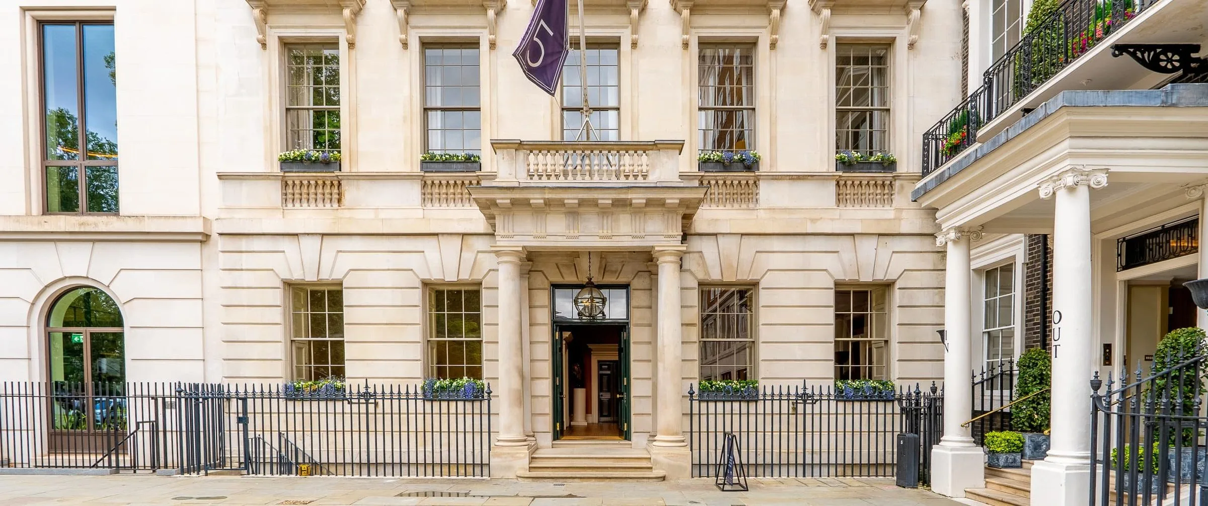 St James's Square private offices